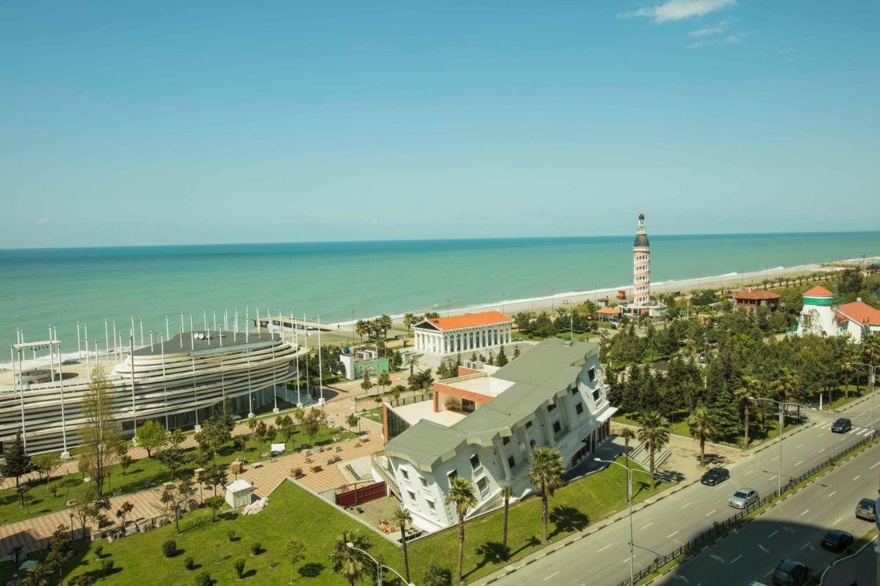 Holiday Lux Sea Towers Batumi Kültér fotó